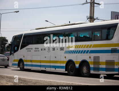 Chiangmai, Tailandia - 8 Novembre 2018: Scania 15 metro bus della società Sombattour. Via Bangkok e Chiangmai. Foto di road no.121 Chiangmai, Tailandia Foto Stock