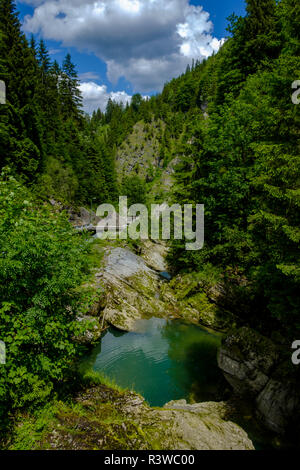 Austria, Tirolo, Valle di Tannheim, Vils Valley lake, Vils cadere vicino a Kappel Foto Stock