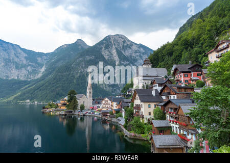 Hallstatt village al crepuscolo Foto Stock