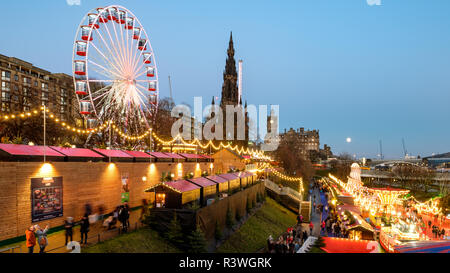 Edinburgh, festosa mercati tedesco Foto Stock