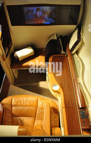 Singapore Airlines Un-380 suite comfort consente di strech le gambe e guardare il film su un grande schermo Foto Stock