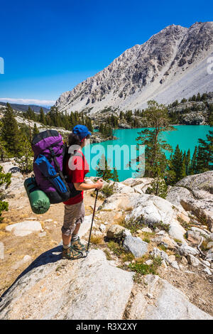 Saccopelisti al primo lago, Big Pine laghi, John Muir Wilderness, California, Stati Uniti d'America (MR) Foto Stock