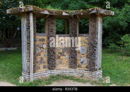 Lare artistico hotel ape in un parco pubblico Foto Stock