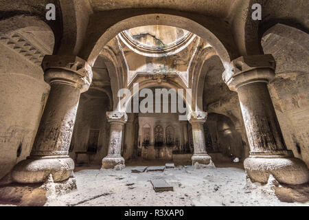 Monastero di Geghard grotta interno cappella, Kotayk, Armenia Foto Stock