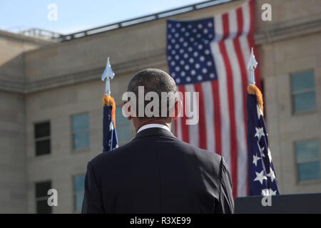 Il presidente Barack Obama offre commento al Memorial osservanza cerimonia al Pentagono il 9-11-16 Foto Stock