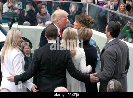 Donald Trump prende il giuramento di ufficio per la presidenza degli Stati Uniti il 20 gennaio 2017 Foto Stock