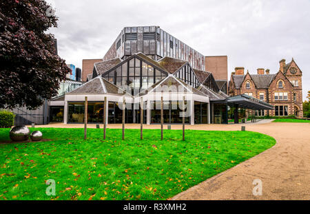 Una moderna architettura stile di Eden Court Theatre e Cinema in edificio nel centro della città di Inverness, Scotland Foto Stock