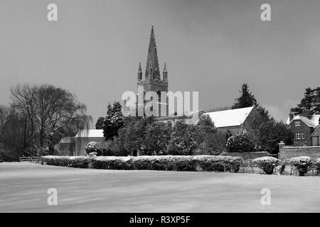 In inverno la neve, St Andrews chiesa parrocchiale, West sprofondamento village, Lincolnshire, Inghilterra; Gran Bretagna; Regno Unito Foto Stock