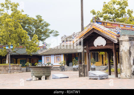 Cortile della città imperiale la cittadella di Hue, Vietnam Foto Stock