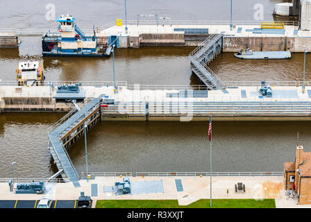 Stati Uniti d'America, Iowa. Alto Mississippi River Basin, Dubuque, porto di Dubuque, bloccare e Dam n. 11 Foto Stock