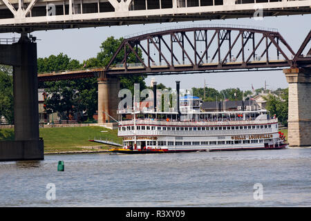 Belle of Louisville sul Fiume Ohio ancorato sul lato dell'Indiana del Fiume Ohio, tra Louisville, Kentucky e Jeffersonville, Indiana Foto Stock