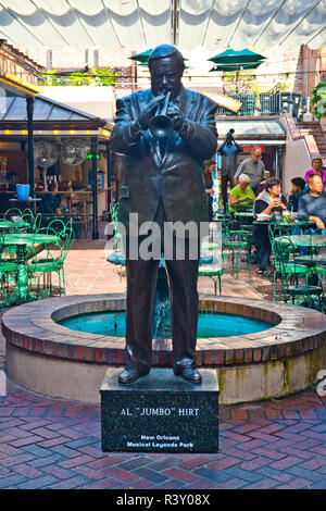 Stati Uniti d'America, Louisiana, New Orleans French Quarter, leggende della musica Park, Cortile Bar, Cafe Beignet e luogo di Edison, Pete Fontana Foto Stock