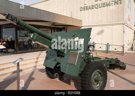 Esercito britannico di medie campo di pistola 25 lb, al di fuori del museo de debarquement, Arromanches. Foto Stock