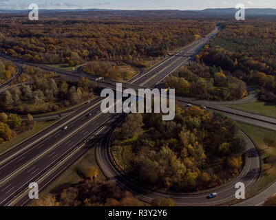 Antenna vista superiore dell'intersezione delle autostrade in Germania Foto Stock