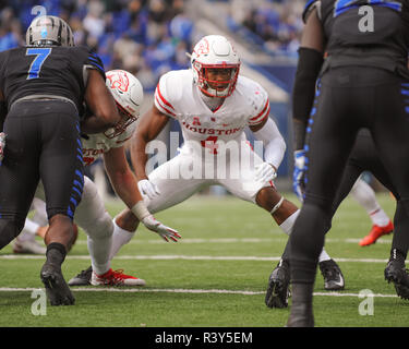 Novembre 23, 2018: Houston linebacker, LEROY GODFREY (4), in azione durante il NCAA Division I partita di calcio tra l'Università di Houston Cougars e il Memphis Tigers a Liberty Bowl Stadium in Memphis, TN. Houston Memphis conduce a metà, 21-17. Kevin Langley/CSM Foto Stock