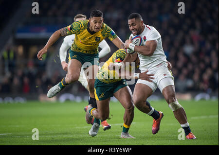 Twickenham, Regno Unito, Sabato, 24 novembre 2018, RFU Rugby Stadium, Inghilterra, Joe COKANASIGA, in esecuzione sul parafango, durante l'autunno Quilter internazionali, Inghilterra vs Australia, Credito: Pietro SPURRIER/Alamy Live News Foto Stock