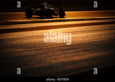 Abu Dhabi, negli Emirati Arabi Uniti. 24 Nov 2018. La Scuderia Ferrari il pilota finlandese Kimi Raikkonen compete durante la sessione di qualifiche della Formula 1 Gran Premio di Abu Dhabi a Yas Marina Circuit di Abu Dhabi, negli Emirati Arabi Uniti il 24 novembre 2018. Foto: Jure Makovec Credito: Jure Makovec/Alamy Live News Foto Stock