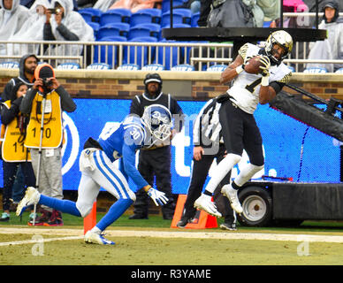 Durham, North Carolina, Stati Uniti d'America. 24 Novembre, 2018. Wake Forest wide receiver SCOTTY WASHINGTON (7) rende un fermo per il team il terzo touchdown della partita contro il duca diavoli blu su 24 Novembre 2018 presso lo Stadio Wallace Wade in Durham, NC. Credit: Ed Clemente/ZUMA filo/Alamy Live News Foto Stock