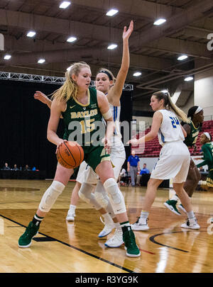 Nov 23 2018 Las Vegas NV, U.S.A. Baylor avanti Lauren Cox (15) va al cestello durante il NCAA donna Basket ringraziamento sparatoria tra South Dakota State Jackrabbits e il Baylor University porta 72-66 vincere a South Point Arena Las Vegas NV. Thurman James/CSM Foto Stock