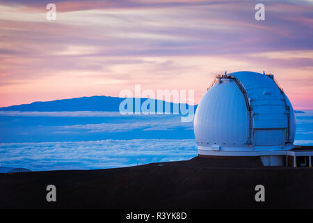 W. M. osservatorio Keck e Vulcano Haleakala a Maui dal vertice sul Mauna Kea, Big Island, Hawaii, USA (solo uso editoriale) Foto Stock