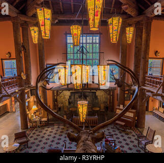 La lobby di Lake McDonald Lodge nel Parco Nazionale di Glacier, Montana, USA Foto Stock