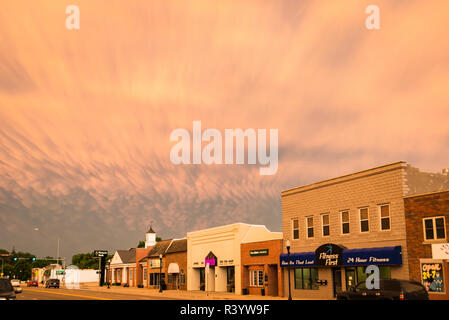 Stati Uniti d'America, Nebraska. Senza acqua non vita, NWNL, Missouri R-tribù Expedition, O'Neill, nuvole dopo il tornado, Main Street Foto Stock