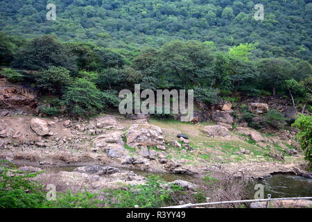 Porzione di montagna in Hogenakkal cade Foto Stock