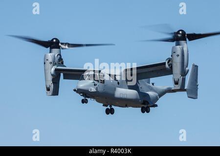 Stati Uniti d'America, Oregon, Hillsboro, Bell-Boeing MV-22 del USMC durante la sua dimostrazione a Oregon Airshow internazionale. Foto Stock