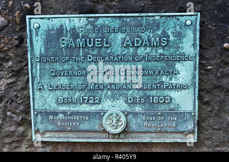 Samuel Adams grave presso il granaio Sepoltura lungo il Freedom Trail, Boston, Massachusetts, STATI UNITI D'AMERICA Foto Stock