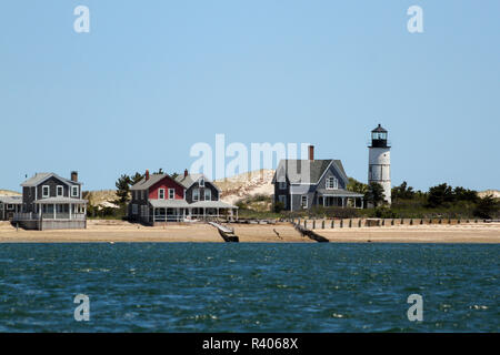 Sabbia Colonia collo cottages e sabbiosa e collo, Faro di Cape Cod, Massachusetts, Stati Uniti d'America. Foto Stock