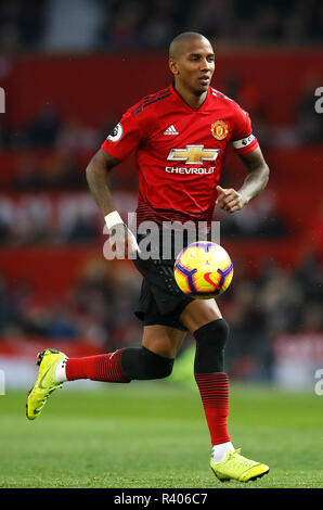 Il Manchester United Ashley Young durante il match di Premier League a Old Trafford, Manchester. Stampa foto di associazione. Picture Data: Sabato 24 Novembre, 2018. Vedere PA storia SOCCER Man Utd. Foto di credito dovrebbe leggere: Martin Rickett/filo PA. Restrizioni: solo uso editoriale nessun uso non autorizzato di audio, video, dati, calendari, club/campionato loghi o 'live' servizi. Online in corrispondenza uso limitato a 75 immagini, nessun video emulazione. Nessun uso in scommesse, giochi o un singolo giocatore/club/league pubblicazioni. Foto Stock