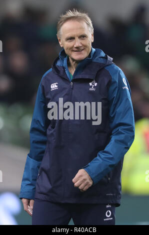 L'Irlanda allenatore Joe Schmidt durante l'autunno a livello internazionale della Aviva Stadium di Dublino. Foto Stock