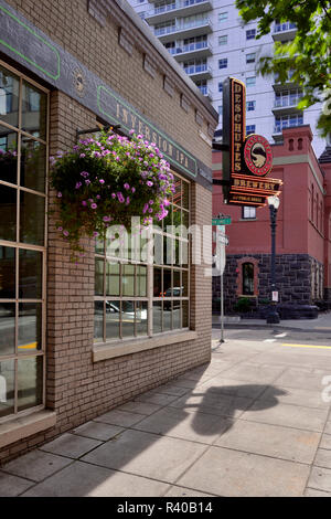 Stati Uniti d'America, Oregon, Portland. Deschutes Brewery e Public House. Credito come: Steve Terrill Jaynes / Galleria / DanitaDelimont.com Foto Stock