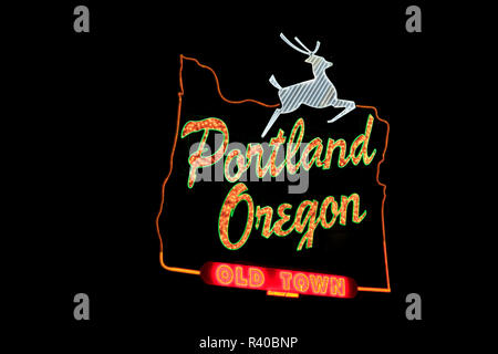Stati Uniti d'America, Oregon, Portland. Insegna al neon in città vecchia sezione. Credito come: Steve Terrill Jaynes / Galleria / DanitaDelimont.com Foto Stock