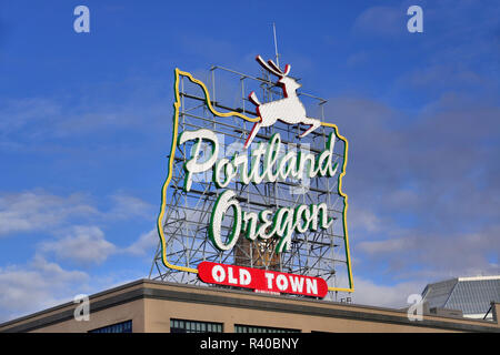 Stati Uniti d'America, Oregon, Portland. Insegna al neon in città vecchia sezione. Credito come: Steve Terrill Jaynes / Galleria / DanitaDelimont.com Foto Stock