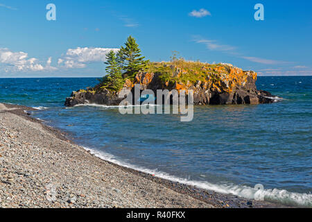 Minnesota Contea di Cook. Roccia cava formazione lungo Lago Superior litorale Foto Stock