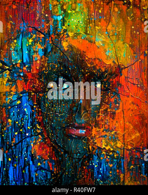 Un artigianato colorato di un di carnagione scura volto di donna circondata da luminose, psychadelic, capelli fluenti. Foto Stock