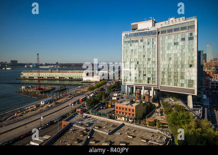 Stati Uniti d'America, New York City, la parte inferiore di Manhattan, Hotel Standard, vista in elevazione Foto Stock