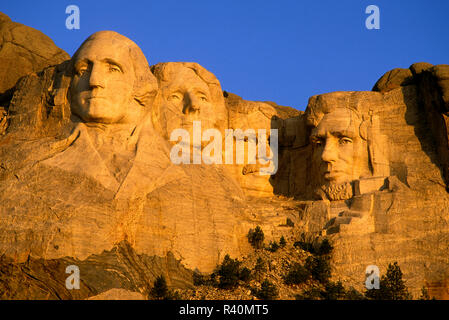 La luce del mattino sul monte Rushmore National Memorial, il Dakota del Sud, STATI UNITI D'AMERICA Foto Stock