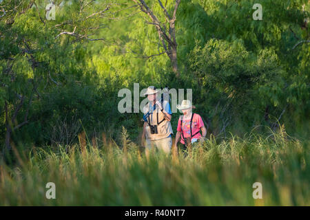Birders sul sentiero escursionistico al parco statale (solo uso editoriale). Foto Stock