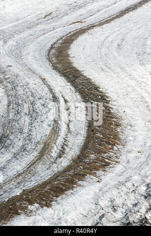 Dettaglio astratta del ghiacciaio di Aletsch che mostra le morene mediale nella massa di ghiaccio. Il ghiacciaio di Aletsch (tedesco: Aletschgletscher) o il grande ghiacciaio di Aletsch (G Foto Stock