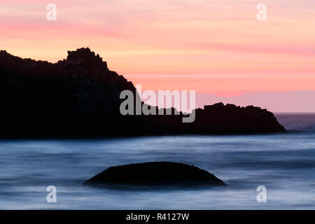 Seastack al tramonto, dalla guarnizione Rock State Park, Oregon Foto Stock