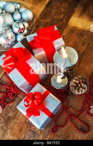 Dono boses e candele per natale Foto Stock