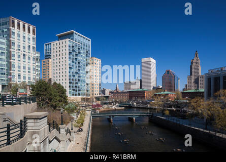 Stati Uniti d'America, Rhode Island, la provvidenza, skyline della città da Waterplace Park Foto Stock