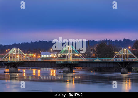 Il Burlington Northern ponte pedonale che attraversa il fiume Spokane sul Gonzaga University campus in Spokane, Washington, Stati Uniti d'America Foto Stock