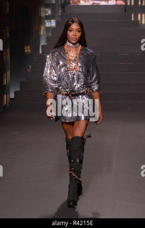 Moschino x H&M fashion show tenutosi presso il Molo 36 - PISTA CON: Naomi Campbell dove: New York New York, Stati Uniti quando: 24 Ott 2018 Credit: Ivan Nikolov/WENN.com Foto Stock