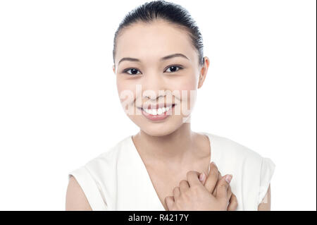 Affascinante giovane donna sorridente Foto Stock