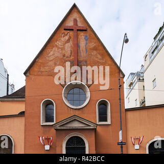 Vista frontale della Kapuzinerkirche in Vienna Foto Stock