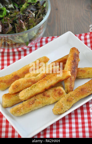 Schupfnudeln - Tedesco a forma di dito tagliatelle di patate Foto Stock