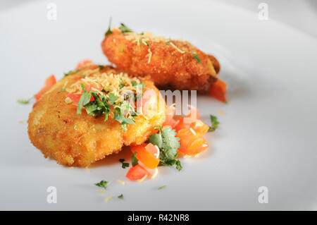 Indiano Vadai salati sulla piastra Foto Stock